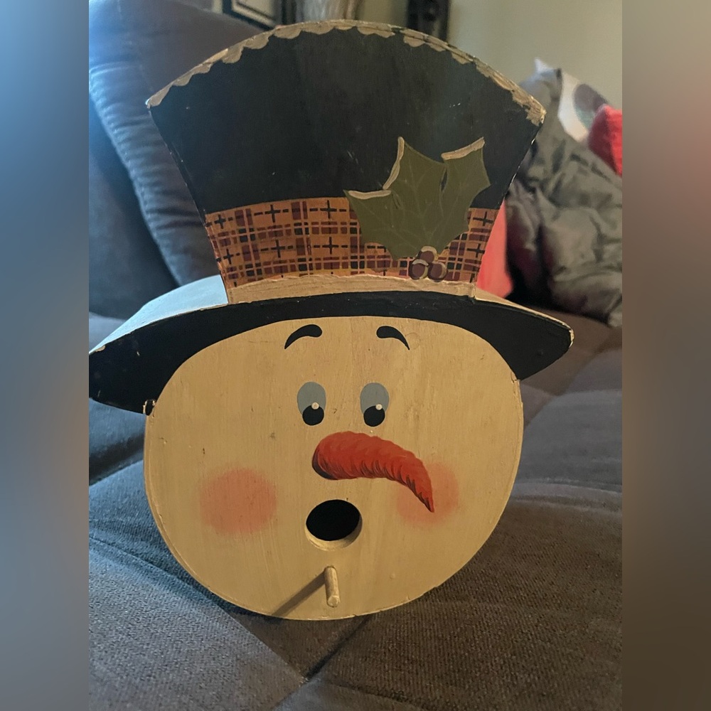 Snowman birdhouse
